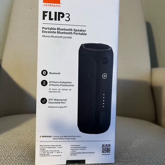 NEW - JBL Black Portable Speaker with Superior Sound - Picture 2 of 2